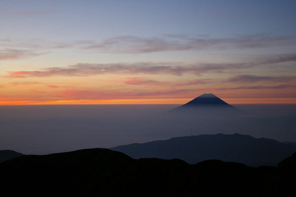 北岳肩の小屋前の富士