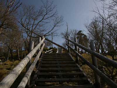 日出ヶ岳への階段